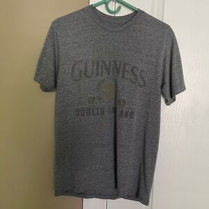 Men’s Faded Distressed Guinness Beer Short Sleeve T-Shirt. Size Medium.